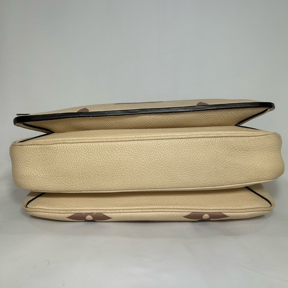 Louis Vuitton Pochette Métis Monogram Implant MM - Picture 3 of 9